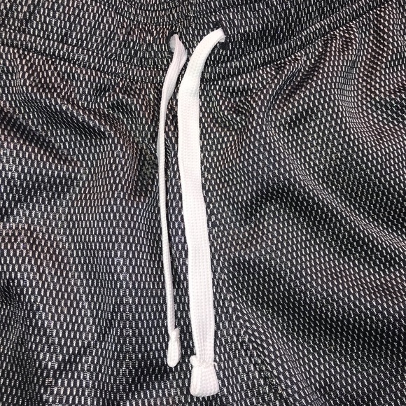 3/$34 UNDER ARMOUR HEAT GEAR SHORTS SILVER/GREY GIRLS SIZE  M/YOUTH - Picture 6 of 16